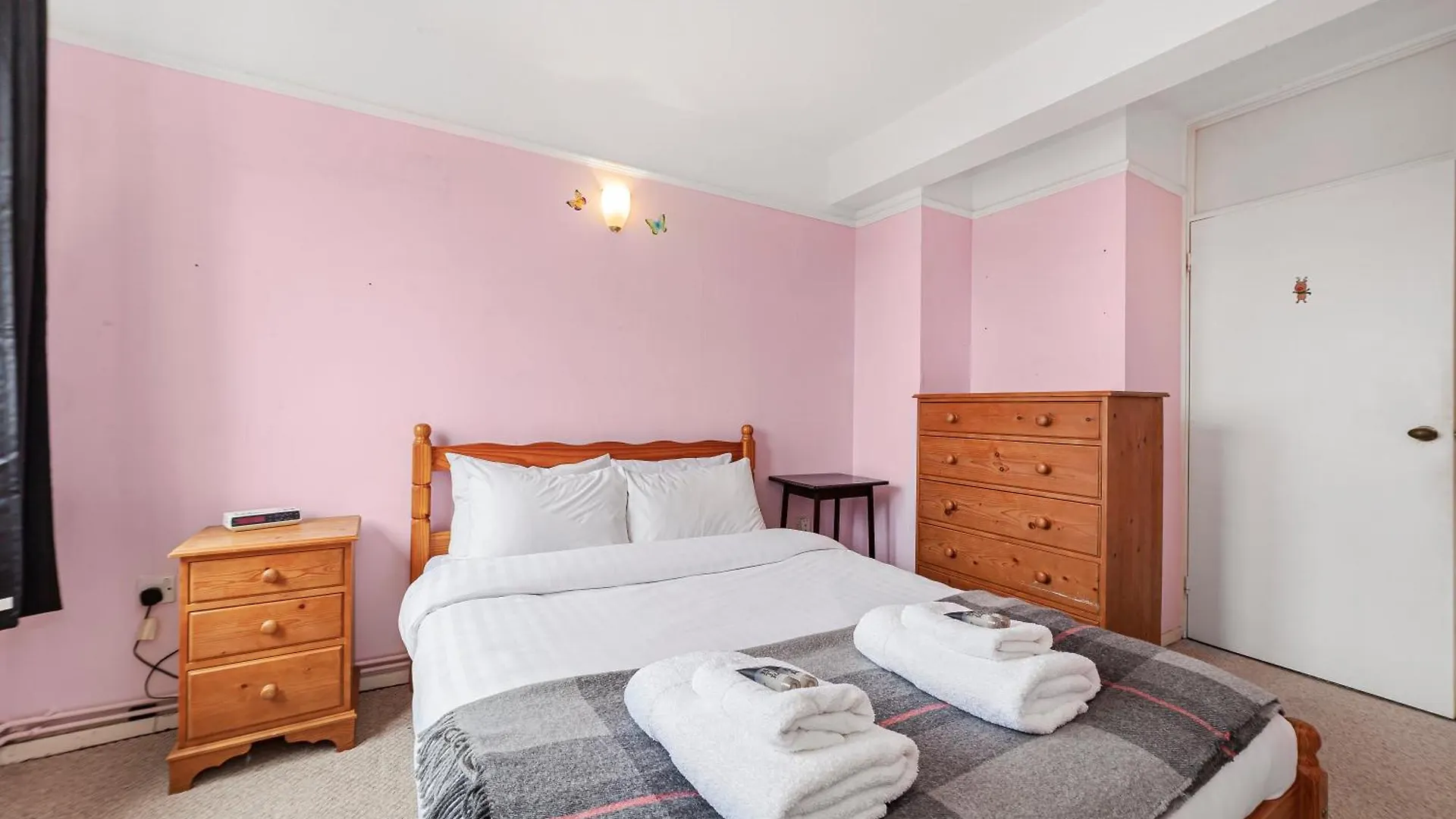 Elegant 1Br Flat With Balcony & City View, Walworth London Apartment